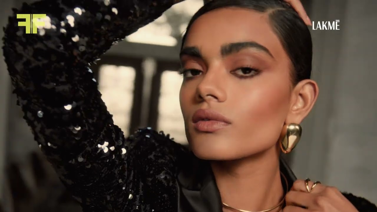 Lakme Multislayer Sticks - Bosslady | HMU Assistant by Shalini Sharma