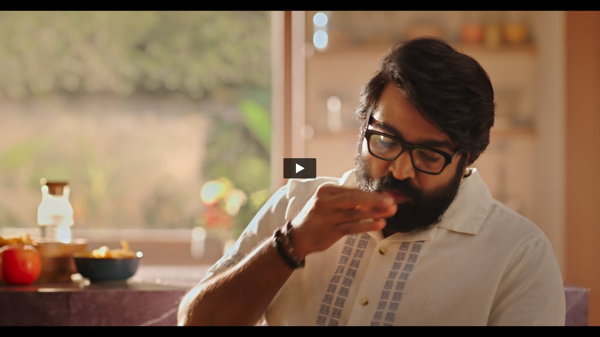 Llyod Refrigerator Ft. Vijay Sethupathi | Gaffer by Guna 