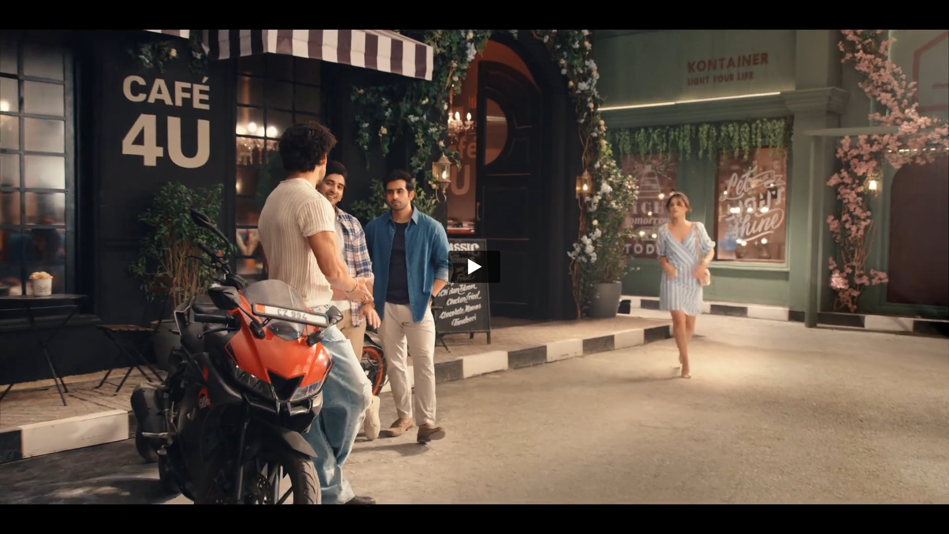 Layer'r Shot - Cafe Film | Pack Shoot and SFX by Fatima 